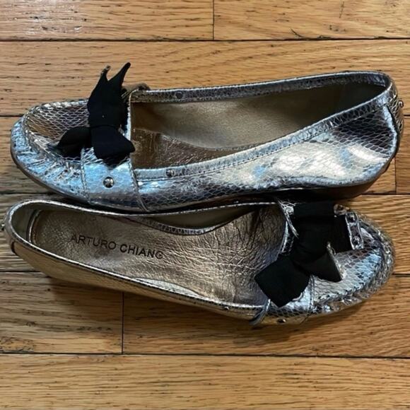 Womens Size 7 Arturo Chiang Silver Slip on Flats Silver snake skin look with bla - Picture 2 of 5
